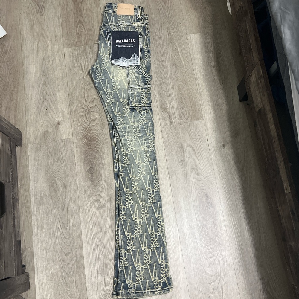 Blue Skinny Jeans with Vintage-Inspired Wash